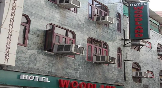 Кровать в общем номере Hotel Woodland Deluxe