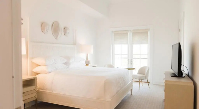 Люкс с балконом Oyster Bay Boutique Hotel