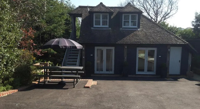 Коттедж с 3 комнатами Spring cottage