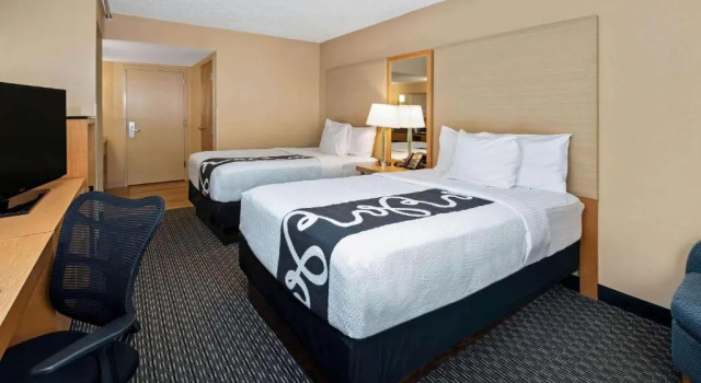 Четырёхместный номер Standard La Quinta by Wyndham West Palm Beach Airport