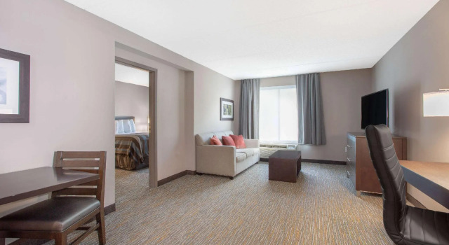 Двухместный люкс Deluxe La Quinta Inn & Suites by Wyndham Mooresville