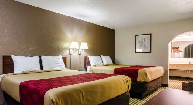 Econo Lodge Winfield, Book Hotel Hoteller i Winfield med parkering, Parkering