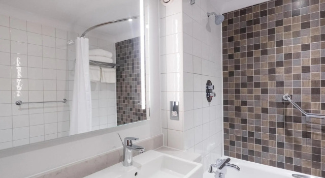 Двухместный семейный номер Standard DoubleTree by Hilton Swindon Hotel