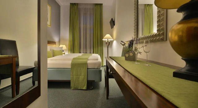 Prague Season Hotel, Забронировать Отель Отели Праги с парковкой, рядом с Ворота Леопольда, Парковка