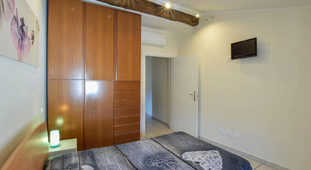 Amazing Apartment in Monte Isola With 2 Bedrooms and Wifi, Buchen Sie Ferienwohnung Hotels in Iseosee mit Parkplatz, Parkplätze