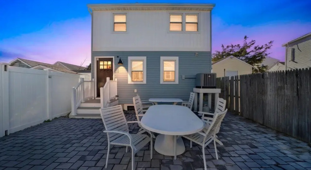 Коттедж Charming 2-br Home, 4 Blocks To The Boardwalk 2 Bedroom Home