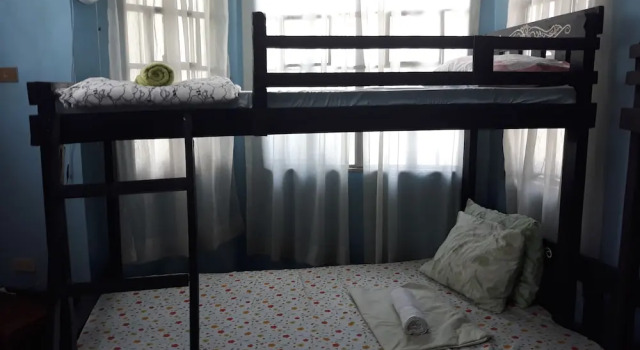 Кровать в общем номере CVNB Bed and Bath La Union