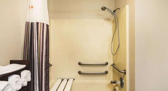 Номер Standard La Quinta Inn & Suites by Wyndham Louisville East