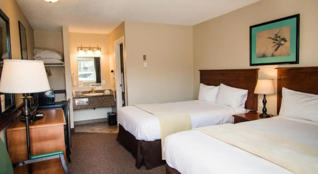 Четырёхместный номер Standard Carmel Inn