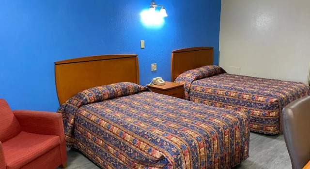 Четырёхместный номер Standard Express Inn Newport News