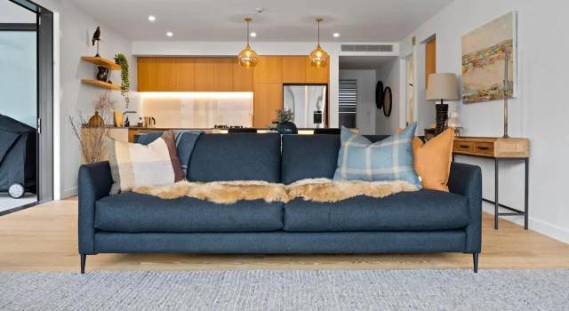 Genoa - Sleeps 6 - Lakefront Apartment