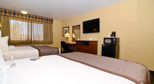 Четырёхместный номер Deluxe Best Western Parker Inn