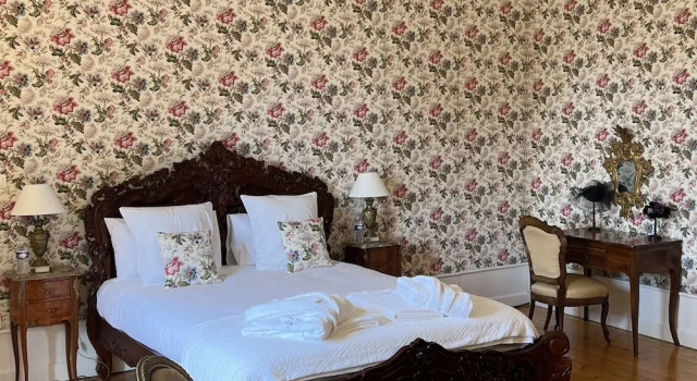Четырёхместный люкс Royal 24H LE MANS Château de Lauresse chambres dhôtes Luxe, avec services