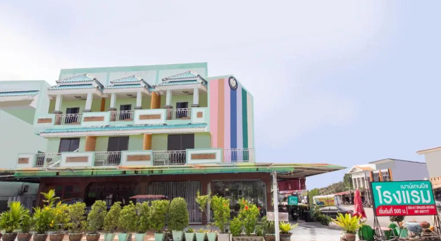 OYO 75314 Mountain Beach, Rezervovat Hotel Hotely v Central Thailand s parkováním, Parkování