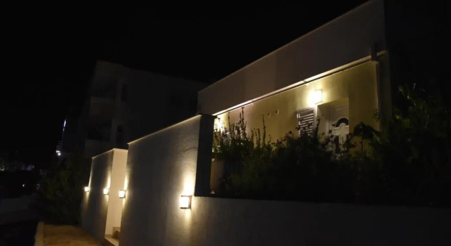 Versi, Rezerwuj Apartament Hotele w Split-Dalmatia County z parkingiem, Parking