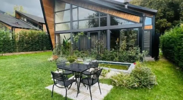 Бунгало с балконом и с видом на сад Backyard Sapanca