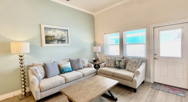A Wave From It All 2 Bedroom Townhouse by Redawning