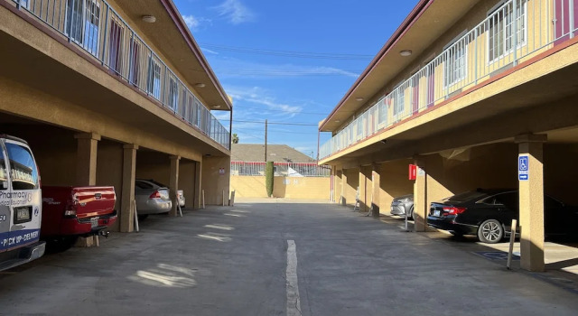 Deluxe Inn LA