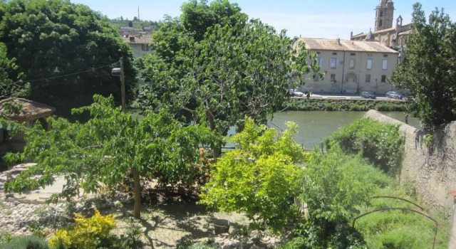 Апартаменты с 2 комнатами LIMOUX RIVERSIDE GARDENs