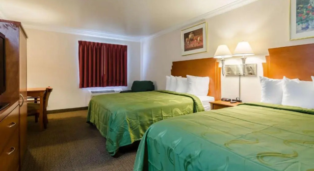 Четырёхместный номер Standard Цокольный этаж Wyndham Garden Salina Conference Center