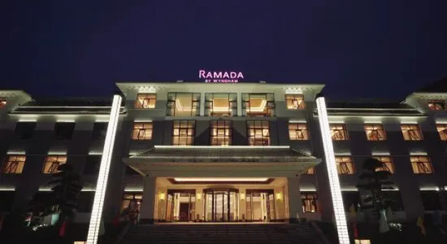 Ramada by Wyndham Xianning Xishan Mountain, Varaa Hotelli Xianning Hubei