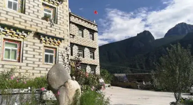 Heqing Linka Hotel, Buchen Sie Hotel Shangri-La 