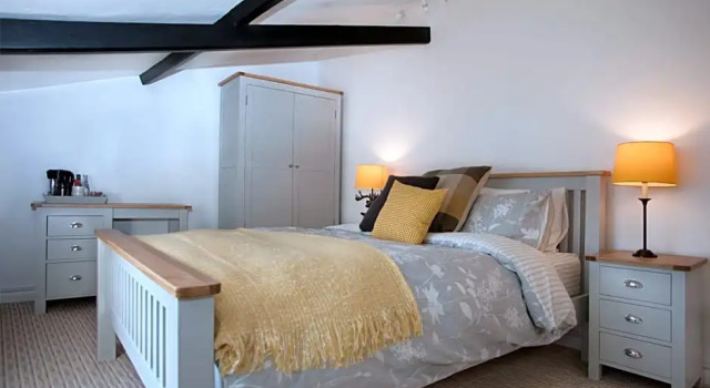 Ye Olde Saddlery B&B, Book Bed and Breakfast Hoteller i Neatishead med parkering, Parkering