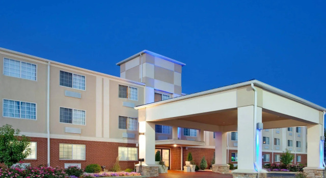 Holiday Inn Express Hotel & Suites Wabash by IHG, จอง โรงแรม Wabash Indiana, ใกล้ Charley Creek Gardens