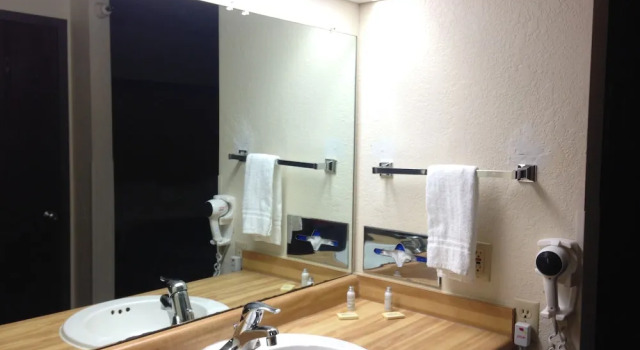 Номер Travelodge by Wyndham Brooklyn Center