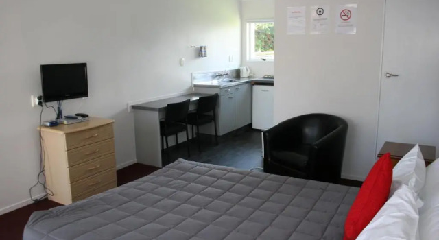Двухместная студия Burgundy Rose Motel