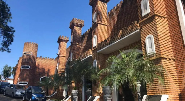 Eduardos Park Hotel - Proximo ao Animália, Забронировать Отель Отели Котия с парковкой, Парковка