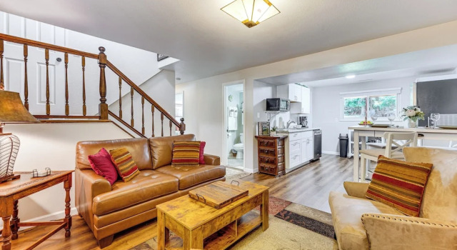 Апартаменты Hillside Place w/ Mountain Views ~ 8 Mi to Dtwn!