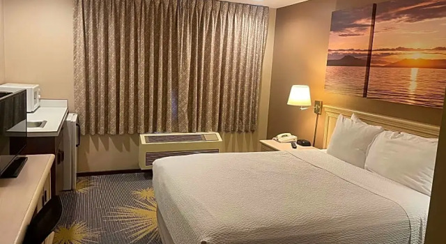 Номер Efficiency Days Inn by Wyndham Seatac Airport