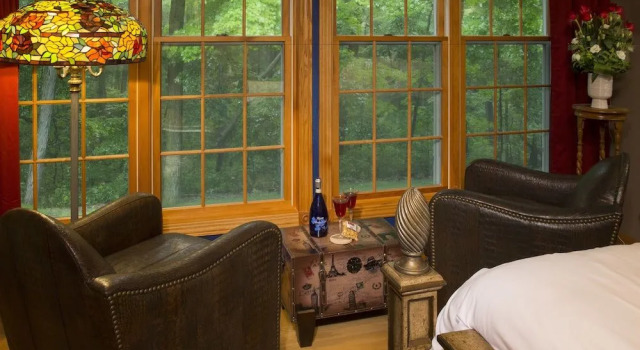 Hidden Serenity Bed and Breakfast, Buchen Sie Bed & Breakfast West Bend Wisconsin