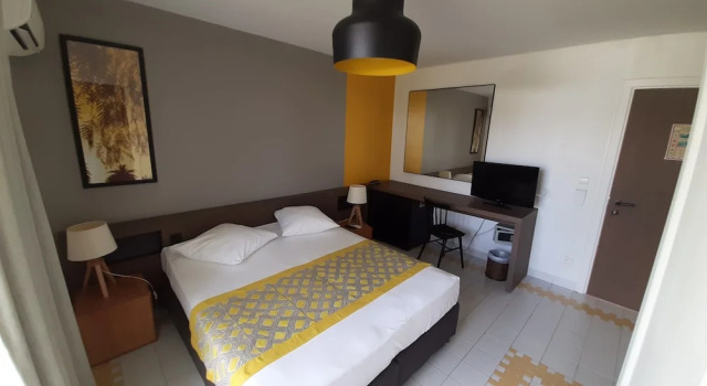 Kaz ananas passion, Rezerwuj Hotel Hotele w Grande-Terre z basenem, Basen