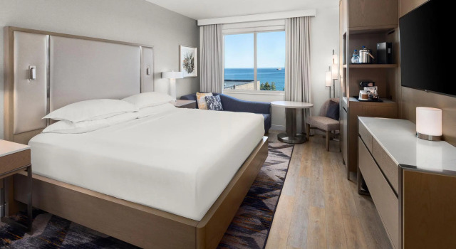 Номер Standard Sheraton Duluth Hotel