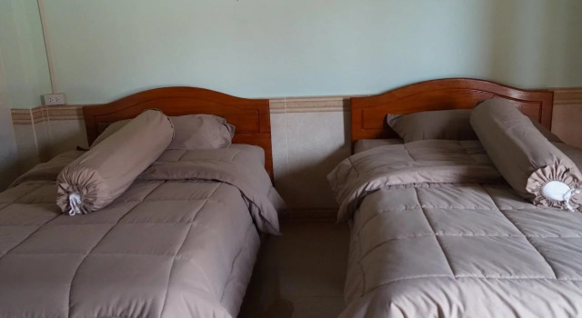 Aomsin Guesthouse, Book Hotel Ban Phongam 