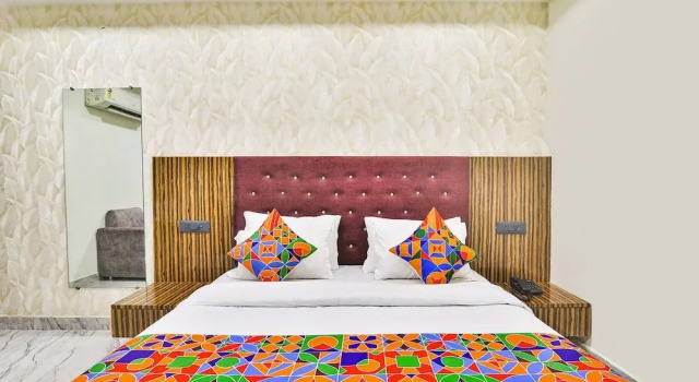 Номер Deluxe Fabhotel Keshri Inn