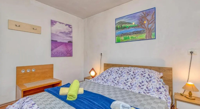 Holiday House Mir, Rezerwuj Hotel Hotele w Pilkovici z parkingiem, Parking