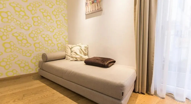 Room 5 Apartments