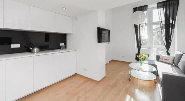 Апартаменты с балконом 2 Nights Apartments - great location, right next to Main Rail and Bus Station, 10 min to Main Square by foot
