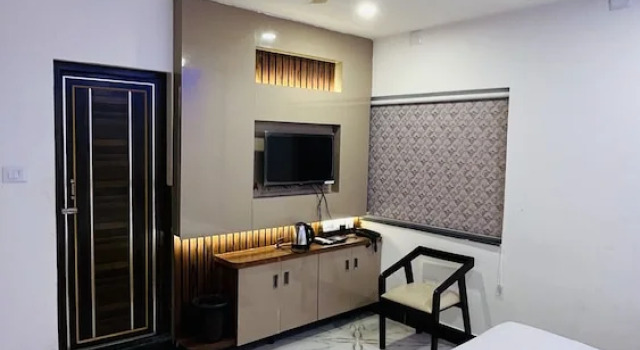 Studio Maa Gouri Central