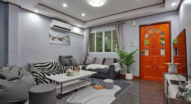 Large Spacious 3BR House at BTS ON NUT, Забронировать Дом для отпуска Коттеджи Бангкока, рядом с Стоматологическая больница Бангкока, Коттедж
