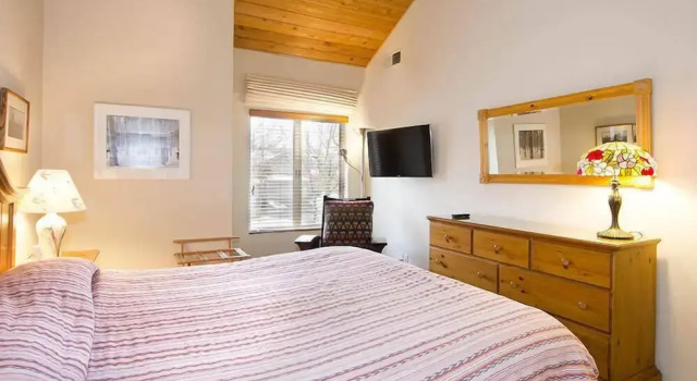 Snowcreek #630 - Near Lakes & Golf!