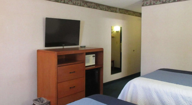 Четырёхместный номер Standard Econo Lodge Hurley-Ironwood