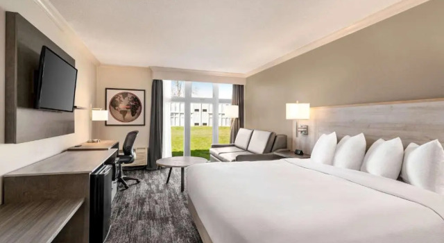 Номер Deluxe Ramada by Wyndham Cornwall