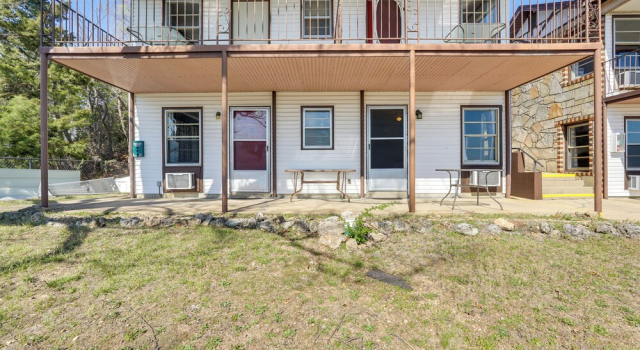 Unit 7: Bagnell Strip Adventure Hub, Patio & Views, Book Lejlighed Lake Ozark USA
