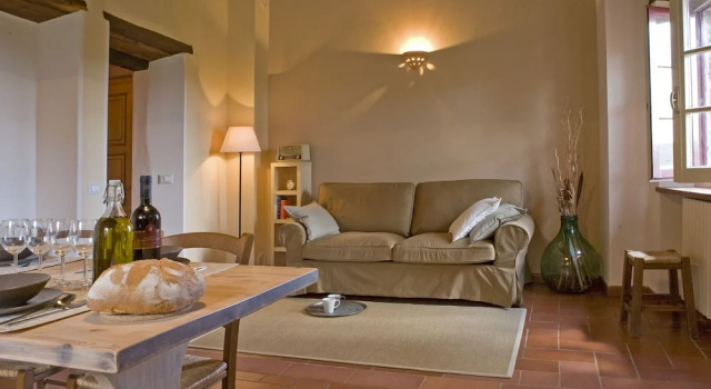 Hill-view Apartment in Lucignano With Private Terrace, Book Lejlighed Lucignano 