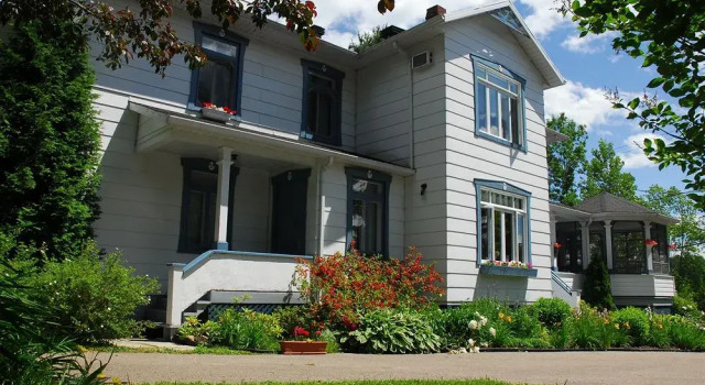 Auberge la maison sous les pins, Foglalás Hostel Saint-Joseph-de-la-Rive Le Massif
