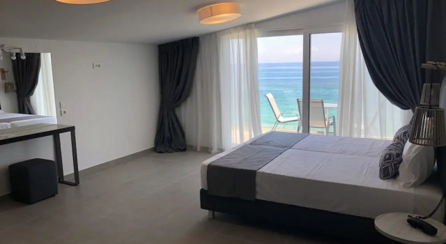 Двухместный номер Luxury с балконом Golden Coast Boutique Villa